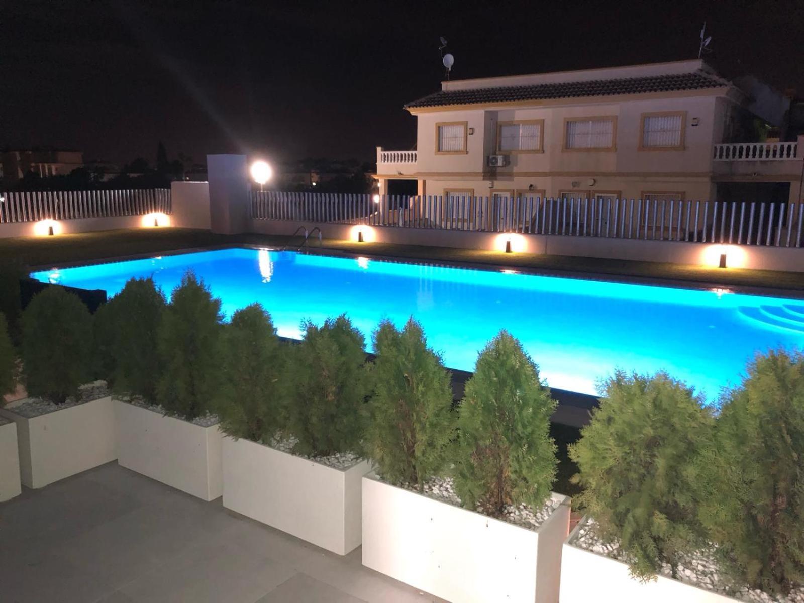 شقة Palmview Poolside Heaven In Turquesa Del Mar أوريويلا المظهر الخارجي الصورة
