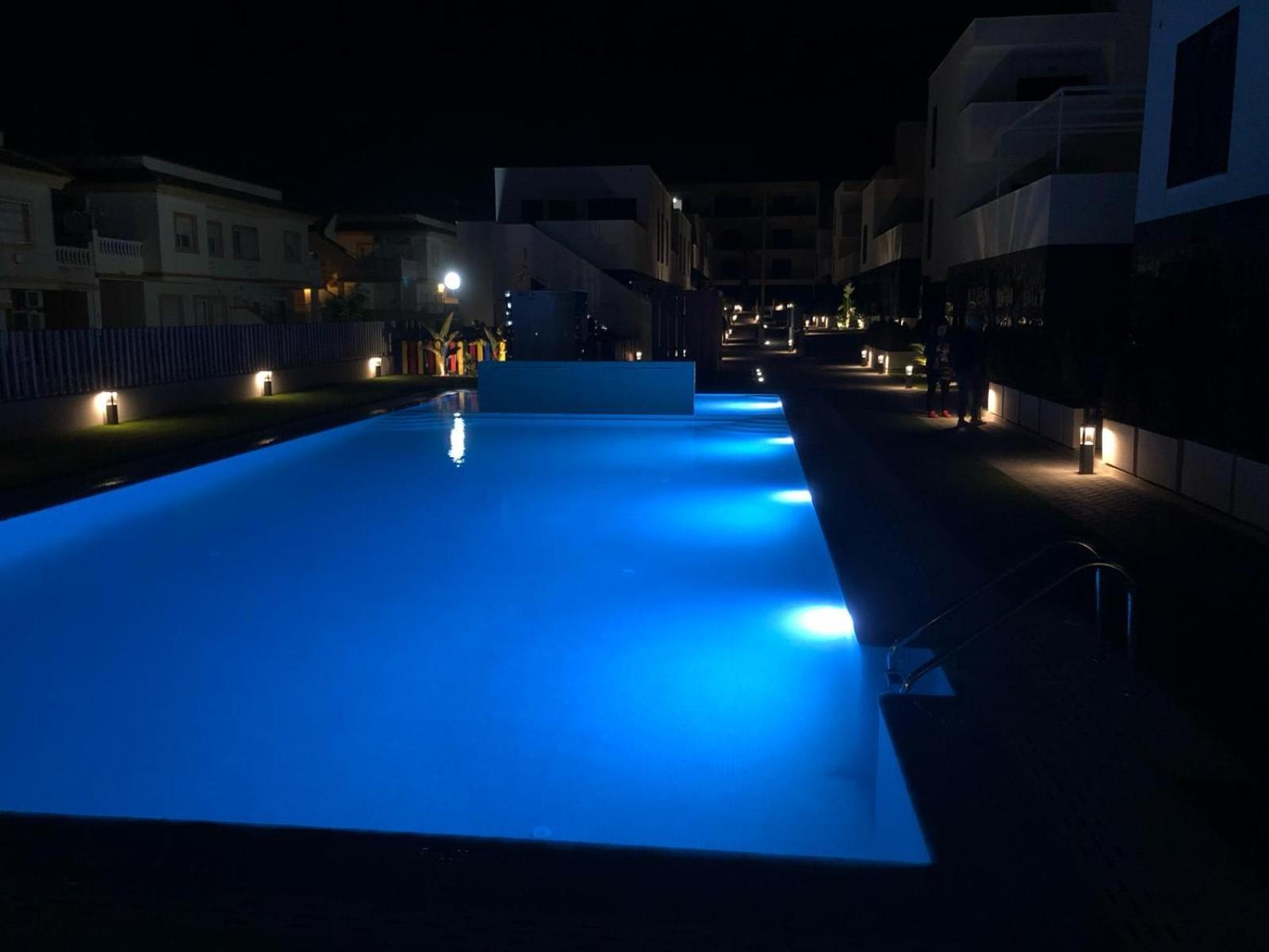 شقة Palmview Poolside Heaven In Turquesa Del Mar أوريويلا المظهر الخارجي الصورة